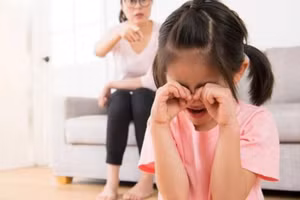 Đôi khi, trẻ nói dối là vì chúng không dám bày tỏ suy nghĩ thật. (Ảnh: ITN).