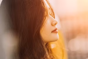 Tình cảm của phụ nữ giống như mưa mùa xuân, nhẹ nhàng và kín đáo. (Ảnh: ITN).