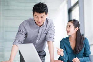 Giao tiếp hiệu quả không chỉ cải thiện hiệu suất công việc, mà còn thúc đẩy sự hòa hợp trong các mối quan hệ. (Ảnh: ITN).