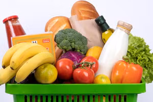 Đáng buồn là nhiều người đã quen với việc lãng phí thực phẩm. (Ảnh: ITN).