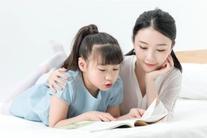 Sự buông tay của cha mẹ chính là chìa khóa cho sự trưởng thành thực sự của trẻ. (Ảnh: ITN).