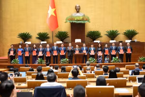 Bí thư Tỉnh ủy Quản Minh Cường được bầu giữ chức vụ Trưởng Đoàn ĐBQH tỉnh Quảng Ninh khóa XVI