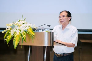 GS.TS. Nguyễn Văn Khang phát biểu tại Lễ Tổng kết và ra mắt Tập san số 1 của Viện Nghiên cứu Ứng dụng Ngôn ngữ Bác Nhã