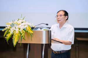 GS.TS. Nguyễn Văn Khang phát biểu tại Lễ Tổng kết và ra mắt Tập san số 1 của Viện Nghiên cứu Ứng dụng Ngôn ngữ Bác Nhã