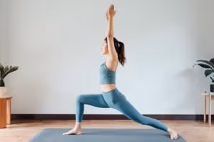 Các kỹ thuật thở trong yoga giúp điều chỉnh phản ứng của cơ thể với stress và gia tăng sự hưng phấn. (Ảnh: ITN)