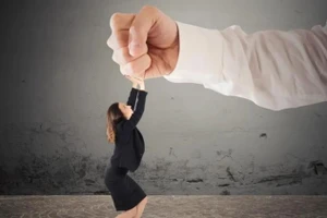 Nhiều người không biết cách đặt ra ranh giới, điều này dẫn đến việc họ trở thành nạn nhân lặp đi lặp lại ở nơi làm việc hoặc cuộc sống hằng ngày. (Ảnh: ITN)