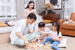 Trẻ em khoảng 5 tuổi biết cách đánh giá hành vi nào là đạo đức tốt và có ý thức kết nối với những người mà chúng cho là tốt. (Ảnh: ITN)