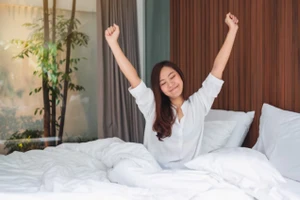 Hãy để bản thân hoàn toàn thư giãn, tập trung vào một chỗ, loại bỏ cảm xúc tiêu cực và bắt đầu một ngày mới. (Ảnh: ITN)