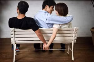 Trong hôn nhân, ngoại tình tư tưởng là một nỗi đau khó nói. (Ảnh: ITN).