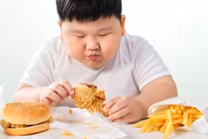 Béo phì ở trẻ em có thể làm tăng nguy cơ mắc các bệnh mãn tính trong tương lai. (Ảnh: ITN).