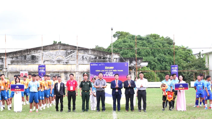 Khai mạc Giải bóng đá nam sinh viên toàn quốc năm 2025 khu vực miền Trung tại TP Huế.