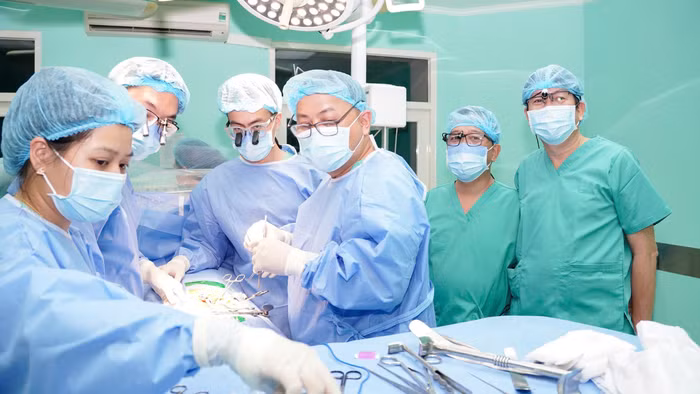 Ca ghép thận - 1 trong 6 ca ghép tạng tại Bệnh viện Trung ương Huế trong đêm từ nguồn tạng một người chết não hiến tặng.