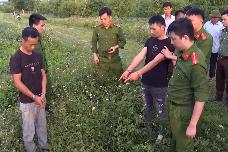 Cơ quan điều tra dựng lại hiện trường vụ xâm phạm mộ vua Lê Túc Tông.