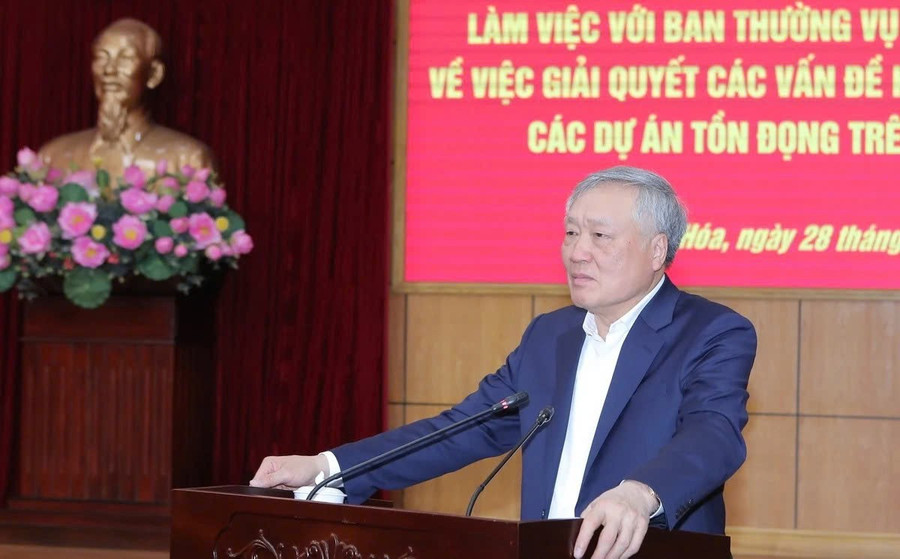 Phó Thủ tướng Thường trực Chính phủ Nguyễn Hòa Bình phát biểu tại buổi làm việc. 