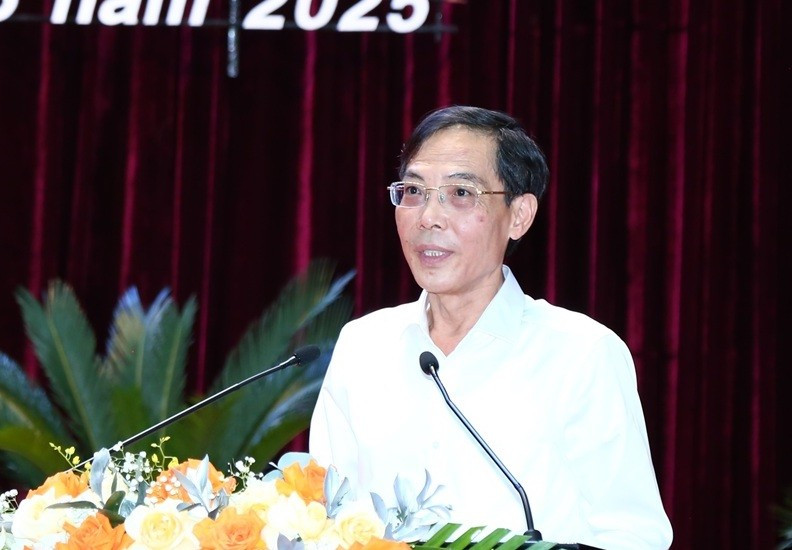 Ông Đầu Thanh Tùng, Phó Chủ tịch UBND tỉnh Thanh Hoá biểu dương những thành tích mà Ngành giáo dục Thanh Hoá đạt được năm học 2024-2025. ban-sao-img-1868-2.jpg