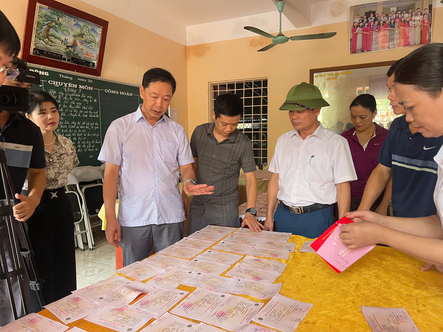 Ngành Giáo dục Thanh Hoá sẽ tiếp tục rà soát, thống kê mức độ thiệt hại chi tiết tại từng đơn vị; đề xuất phương án hỗ trợ, nhất là đối với những trường chịu ảnh hưởng nặng nề. z7065815051054-830ee0b491b9b1c78c70e3552e0ddb65.jpg