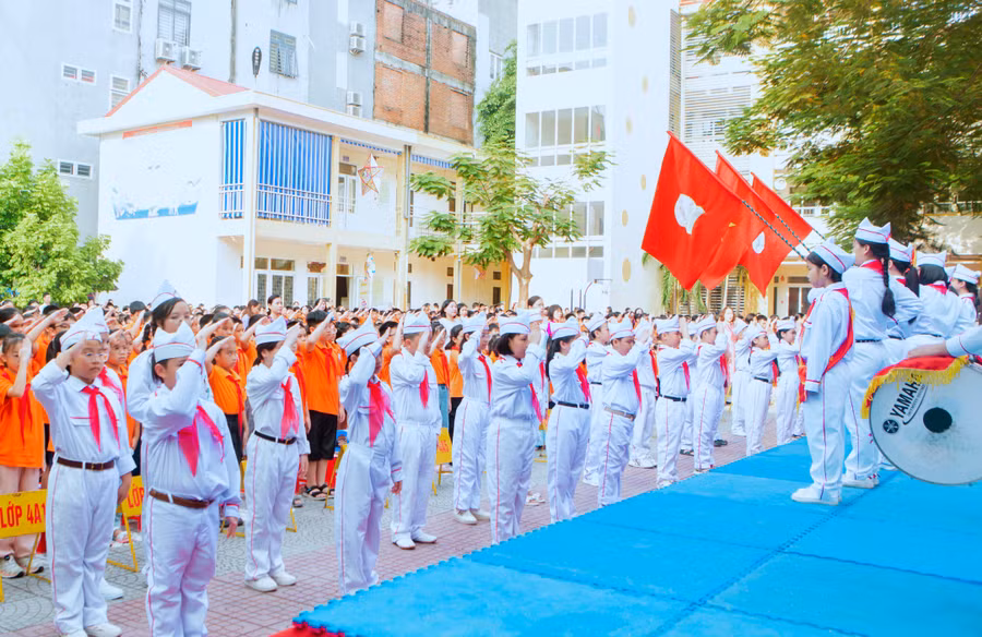 Tiết sinh hoạt dưới cờ tại Trường Tiểu học Điện Biên 1.