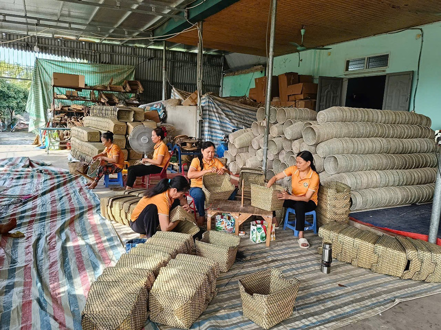 Hợp tác xã Tân Thọ mỗi năm xuất ra thị trường cả triệu sản phẩm.