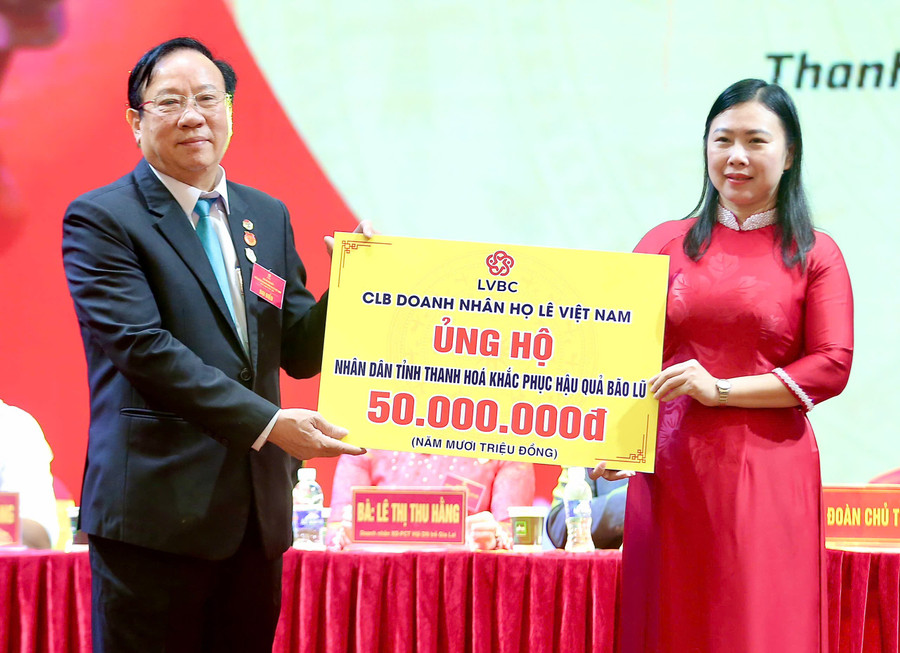 CLB Doanh nhân họ Lê Việt Nam ủng hộ 50 triệu đồng để hỗ trợ Nhân dân Thanh Hóa khắc phục hậu quả bão lụt. z7108800772173-e8d11ecc8f275db6512a6ae453c17ccb.jpg