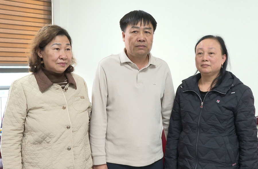 Các bị can Vũ Thị Hường, Nguyễn Xuân Biên và Lê Thị Ban (từ phải qua).