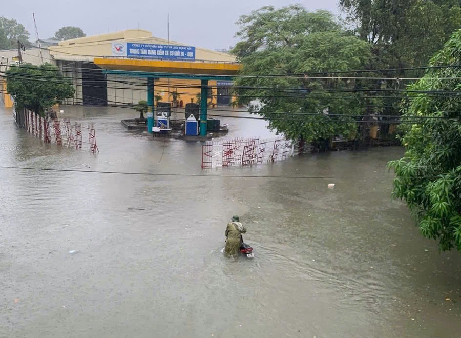 Nhiều nơi trên địa bàn TP Thanh Hoá đã bắt đầu ngập. 6cc4d76d5826d1788837.jpg