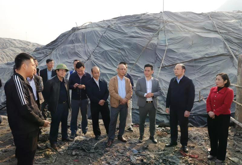 Phó Chủ tịch UBND tỉnh Thanh Hoá Cao Văn Cường kiểm tra thực tế tại khu xử lý rác thải.