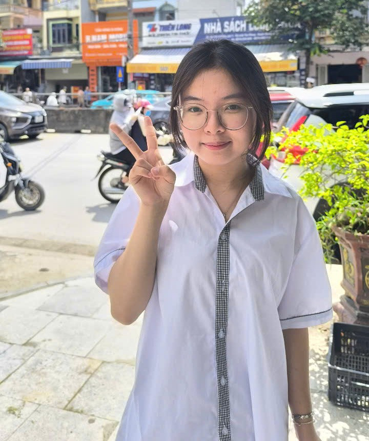 Thí sinh Lê Nguyễn An Nhi bày tỏ thích thú với đề thi Văn năm nay. ae95933311e1a6bffff0.jpg