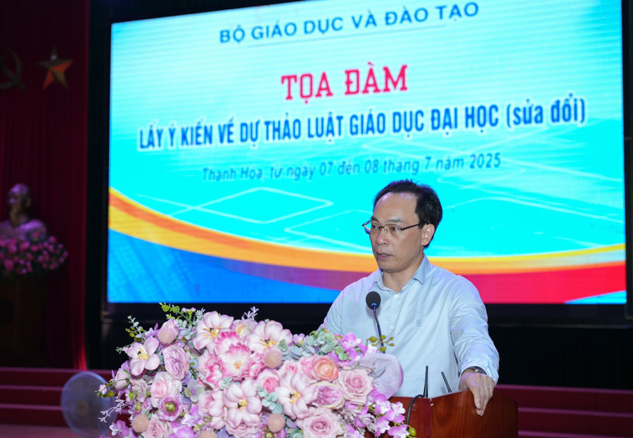 Thứ trưởng Bộ GD&ĐT Hoàng Minh Sơn phát biểu tại hội nghị