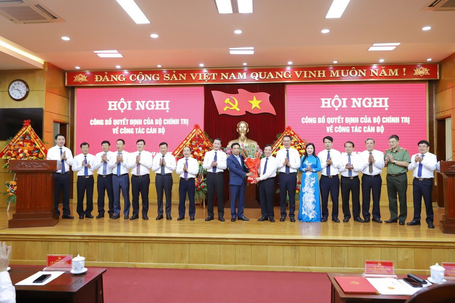 Ban Thường vụ Tỉnh ủy, UBND tỉnh, Ủy ban MTTQ tỉnh Thanh Hóa chúc mừng tân Bí thư Tỉnh ủy Thanh Hóa. img-1788-resize-2100-905.jpg
