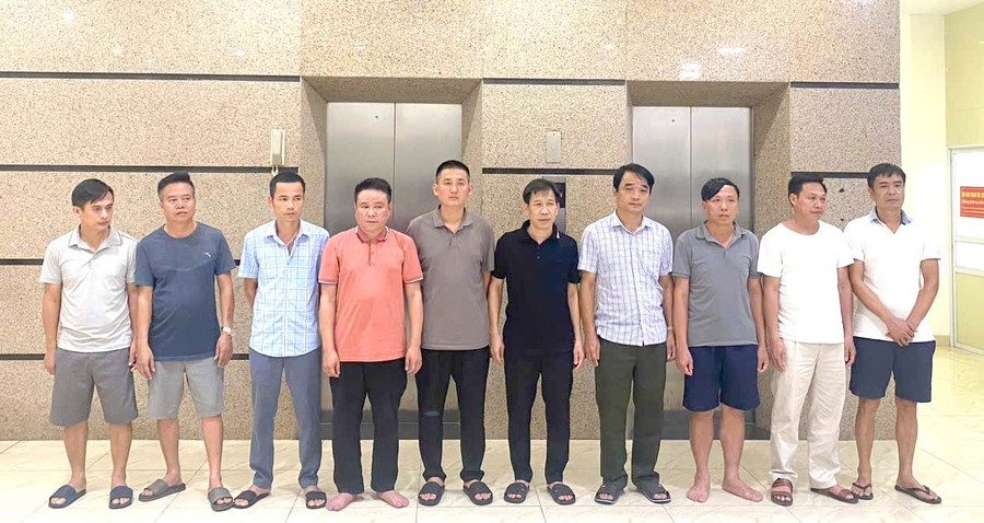 10 người bị khởi tố về hành vi “Đưa hối lộ, môi giới hối lộ và nhận hối lộ” z6987130222007-d160876eb309fab4f396a65e3131d20b-1.jpg