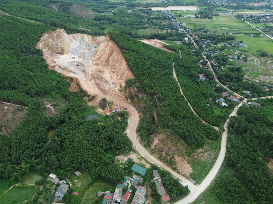 Cục Cảnh sát điều tra tội phạm về tham nhũng, kinh tế, buôn lậu (Bộ Công an) vừa khởi tố, bắt tạm giam Tuấn “thần đèn” cùng 6 bị can để điều tra các vi phạm nghiêm trọng trong hoạt động khai thác khoáng sản. f45b2b9db8bc0ce255ad.jpg