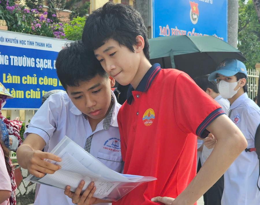 Thí sinh Thanh Hoá thở phào hoàn thành môn thi thứ 2, Kỳ thi tuyển sinh vào lớp 10 THPT.