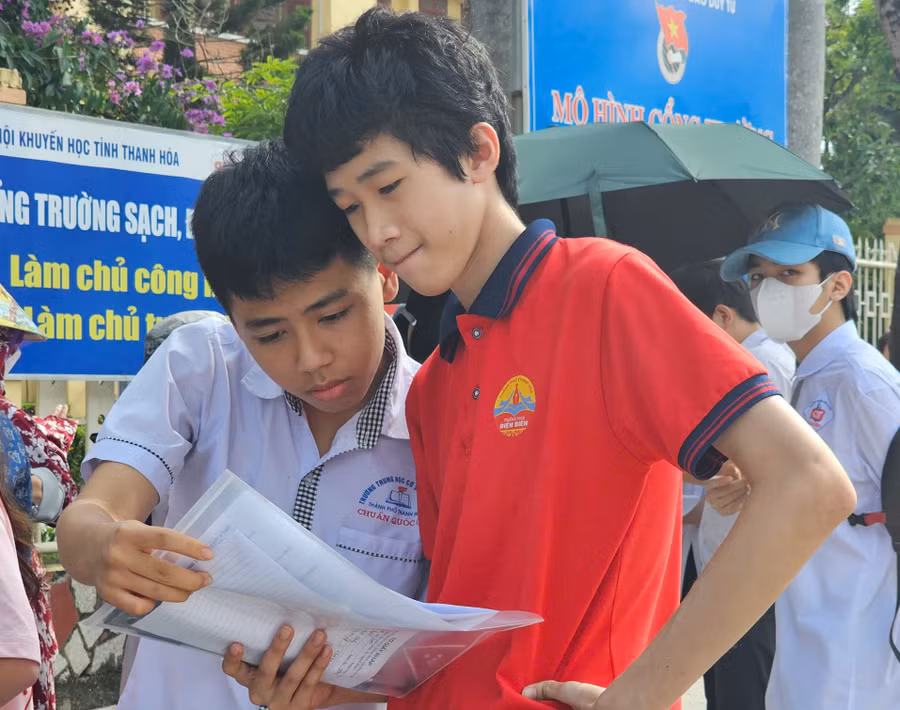 Thí sinh Thanh Hoá thở phào hoàn thành môn thi thứ 2, Kỳ thi tuyển sinh vào lớp 10 THPT.