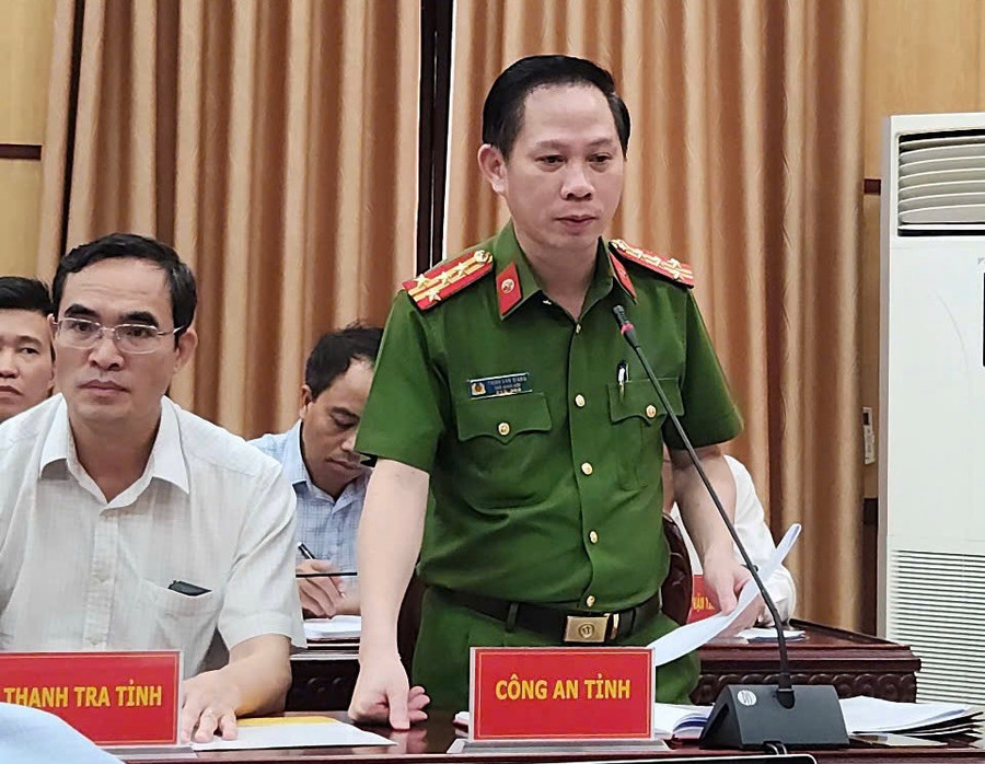 Đại tá Trịnh Văn Giang, Phó Giám đốc Công an tỉnh Thanh Hóa thông tin về việc khởi tố 6 bị can tại buổi họp báo chiều 10/7.