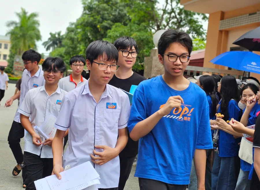 Thí sinh Thanh Hoá phấn khởi hoàn thành môn thi cuối, Kỳ thi tuyển sinh vào lớp 10 THPT.
