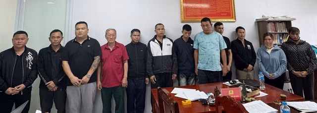 Nhóm người bị khởi tố liên quan đến khai thác cát trái phép trên sông Chu.