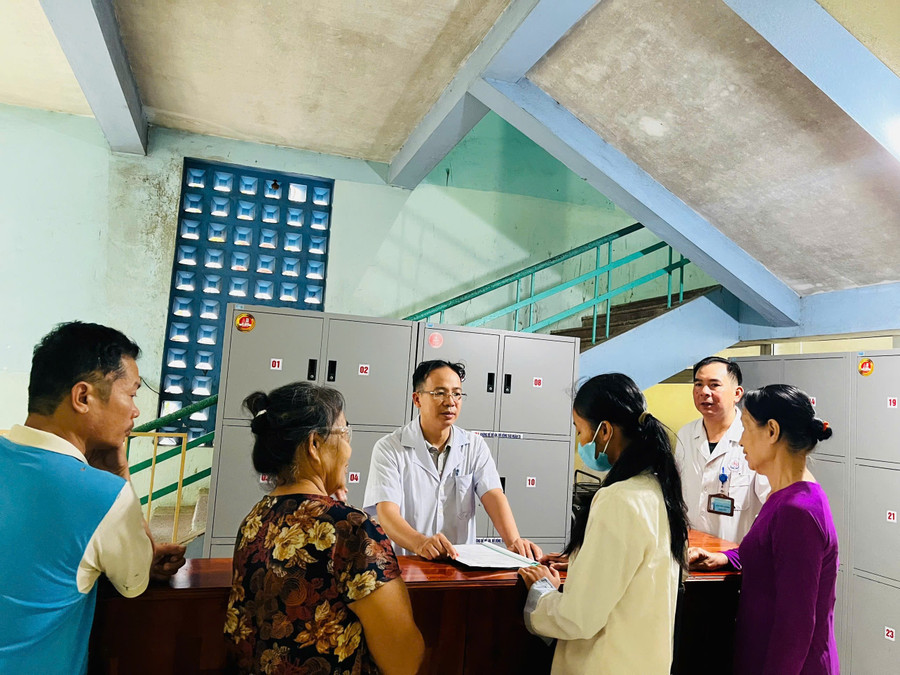 Nga Sơn (Thanh Hoá) là địa bàn có 3 con sông chạy qua cùng hệ thống đê bao giáp biển, nguy cơ ảnh hưởng lớn từ cơn bão số 3. Địa phương này đã lên phương án sơ tán người dân 3 xã với hàng nghìn nhân khẩu. 3.jpg