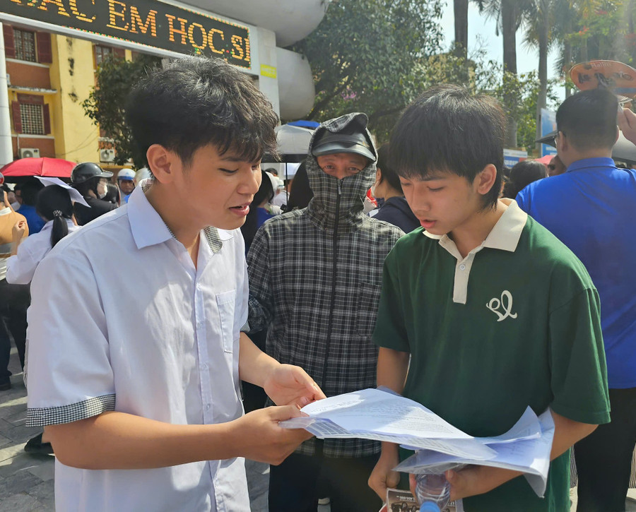Thí sinh đánh giá đề Tiếng Anh không quá khó. 101718316239d6678f28.jpg