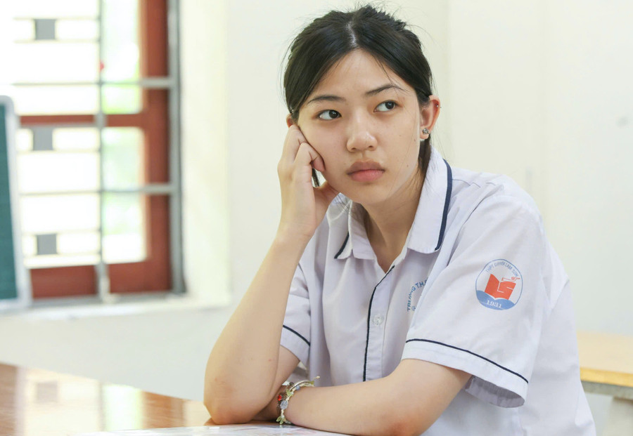 Một thí sinh khá hồi hộp chuẩn bị bước vào môn thi đầu tiên. 3696ec9df8564f081647.jpg
