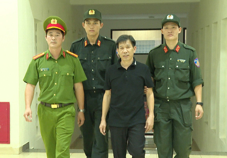 Công an Thanh Hóa bắt giữ Nguyễn Văn Mai (tức “Mạnh gỗ”). Ảnh: TG