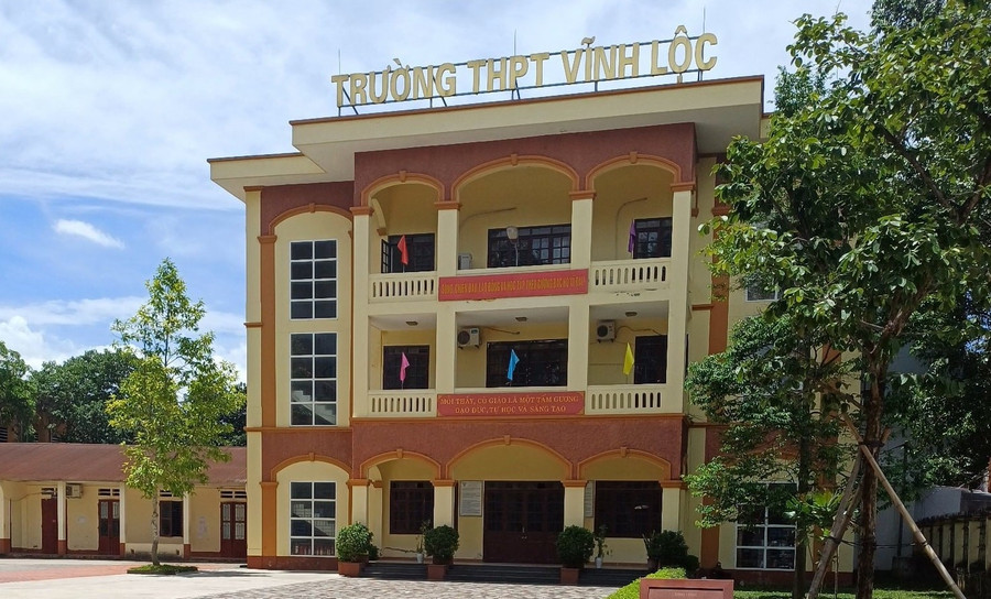 Trường THPT Vĩnh Lộc, nơi thầy Vũ Xuân T. công tác.