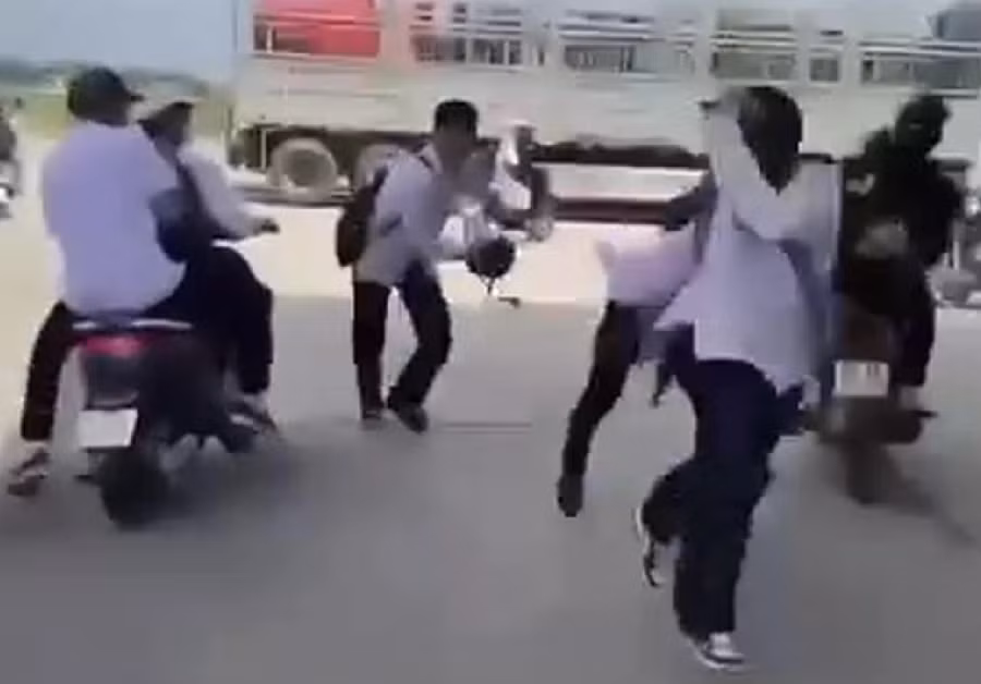 Nhóm học sinh Trường THPT Đặng Thai Mai đánh nhau khiến một em tử vong.