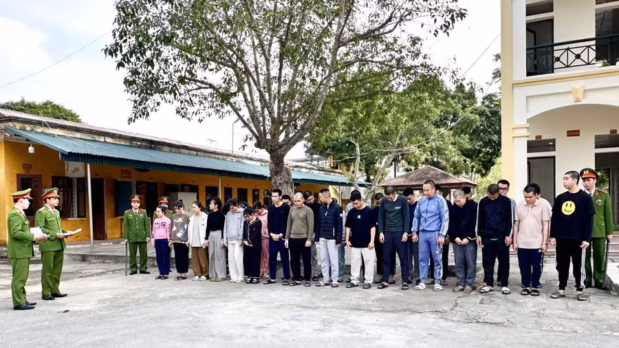 Công an tỉnh Thanh Hóa triệt phá đường dây lừa đảo bằng hình thức thông báo trúng thưởng, bắt giữ 35 đối tượng.