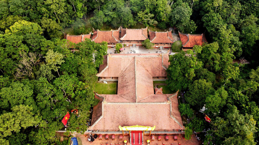 Chính điện Lam Kinh có công trình kiến trúc độc đáo, thu hút sự tò mò khám phá của du khách thập phương.