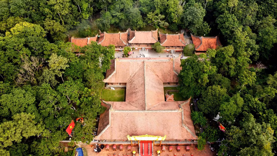 Chính điện Lam Kinh có công trình kiến trúc độc đáo, thu hút sự tò mò khám phá của du khách thập phương.