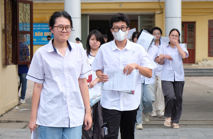 Thí sinh Thanh Hoá hoàn thành môn thi Toán. dscf0541.jpg
