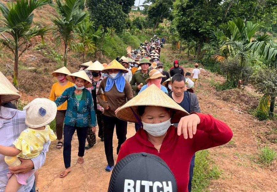 Người dân kéo nhau phản đối trang trại gây ô nhiễm. phan-doi-trai-lon-1-1.jpg