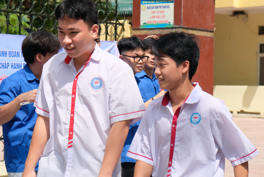 Thí sinh Thanh Hoá kết thúc môn thi đầu tiên. dscf0527.jpg