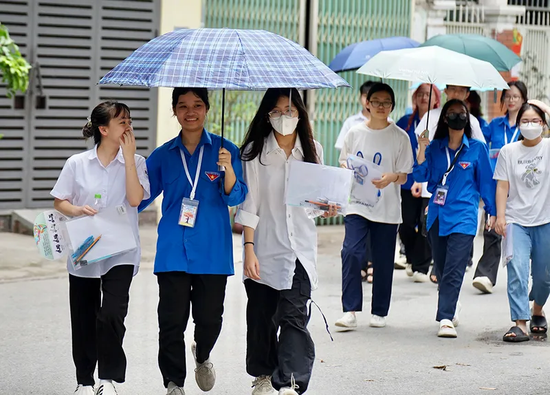 Hơn 4.000 thanh niên tình nguyện tiếp sức kỳ thi tuyển sinh lớp 10 ở Hà Nội