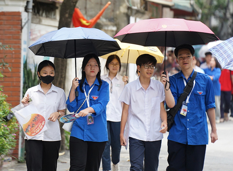 Hơn 4.000 thanh niên tình nguyện tiếp sức kỳ thi tuyển sinh lớp 10 ở Hà Nội